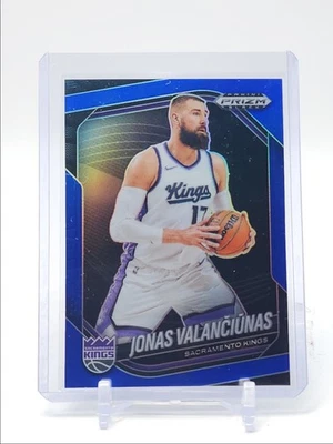 JONAS VALANCIUNAS 2024-25 PANINI PRIZM BLACK BLUE KINGS /199 Q2091 - Image 1 of 2