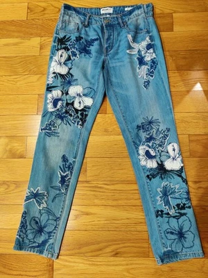 Jeans William Rast fundados por Justin Timberlake Floral Bordado Patchwork, 25 Foto 1 de 4