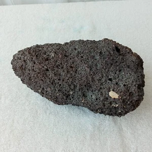 Roca de lava volcánica negra del área del desierto de Mojave, California EE. UU. (#1550) - Imagen 1 de 14