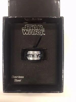 Anillo de acero Stanless Star Wars “May The Force Be With You” de Disney NUEVO Foto 1 de 4