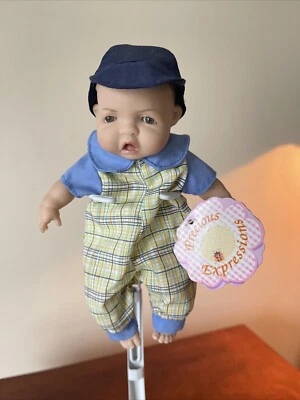 Muñeca bebé niño Precious Expressions 1999 vintage UNEEDA DOLL CO - 7,5" con etiqueta  Foto 1 de 4
