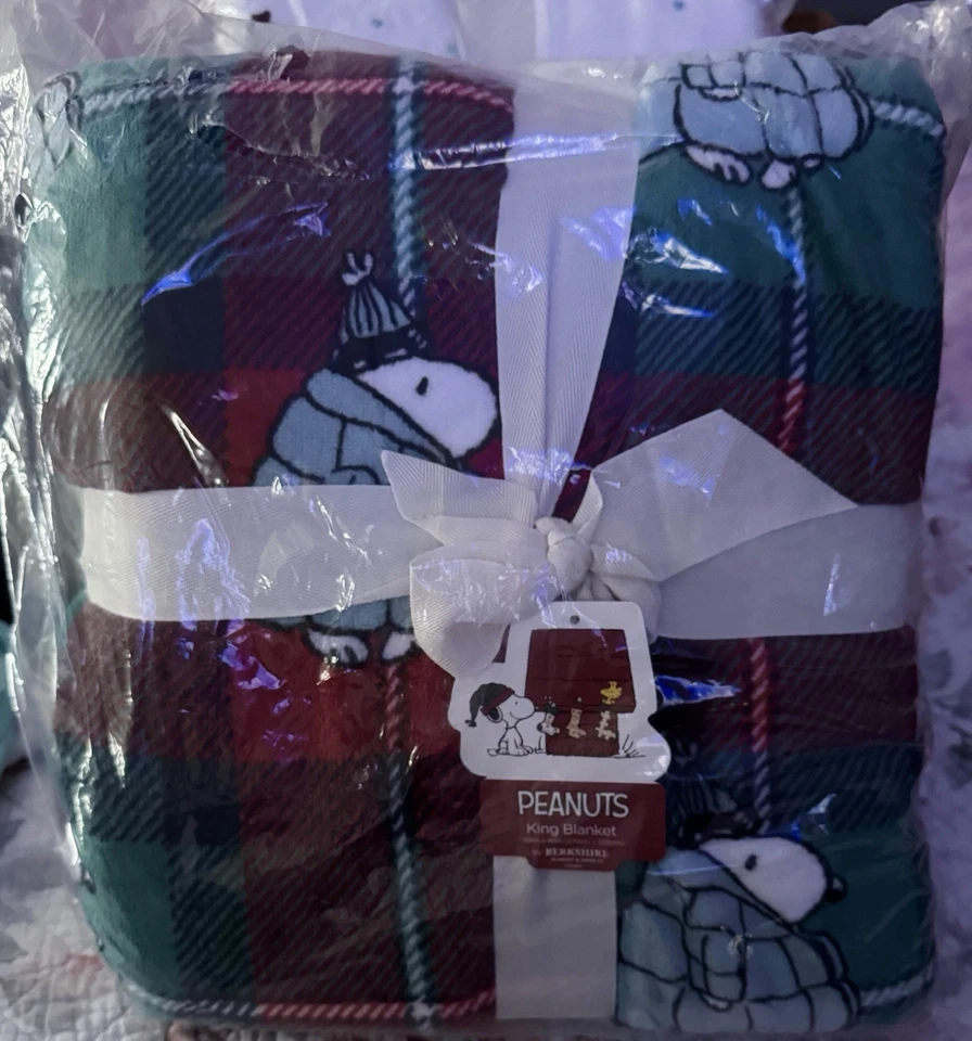 New! Peanuts Christmas Plaid Snoopy Puffer Coat Blanket KING! - Image 1 of 1