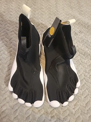 Vibram Fivefingers V-NEOP negro/blanco 21W9601 talla 8,5-9 falta suela  Foto 1 de 4