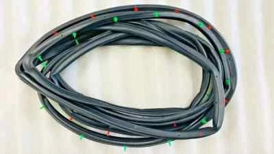 Suzuki Samurai SJ413 SJ410 Drover Door Seal Pair Run / Weather Strip LH/RH - Image 1 of 2