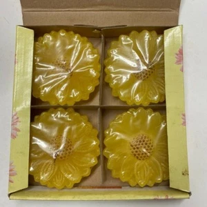 Floating Daisies Citronella Candles (4) New in Box New Old Stock - Picture 1 of 5