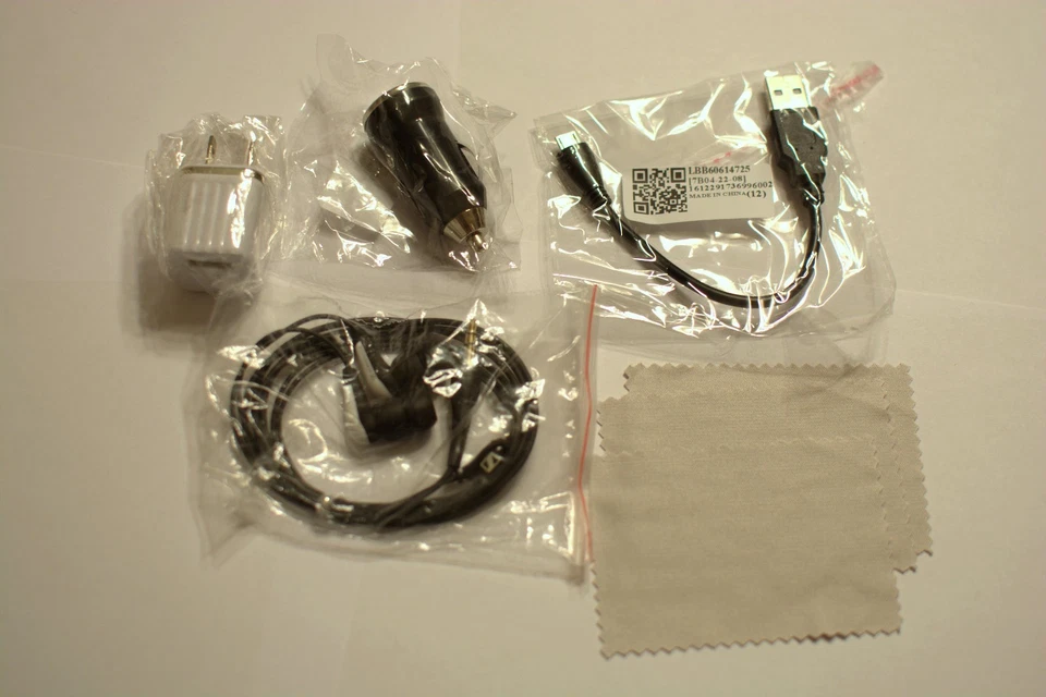 Smartphone travel Kit - Back And White Car and Outdoors  - Image 1 of 1