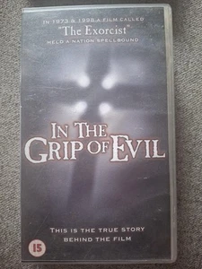 IM GRIFF DES BÖSEN UK PAL VHS VIDEO 1999 Die wahre Geschichte des Exorzisten Horror - Bild 1 von 7