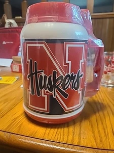Nebraska Husker Whirley groß Kunststoff 64 Oz. Travel Mug Henkelbecher/Deckel VERSIEGELT - Bild 1 von 8