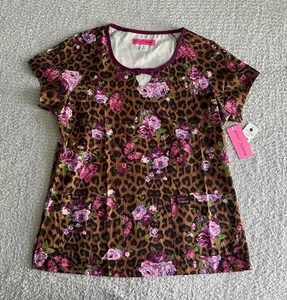 Koi Betsey Johnson Scrub Top Women’s Medium Brown Wildlife Roses Nursing Medical - Picture 1 of 11
