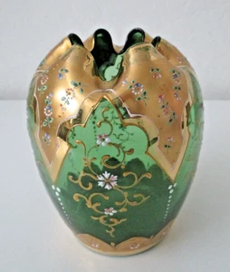 ANTICO VASO 5,5" VETRO ARTISTICO VERDE BOEMO DIPINTO A MANO ORO BORDO ARRUFFATO vintage AZ57 - Foto 1 di 9