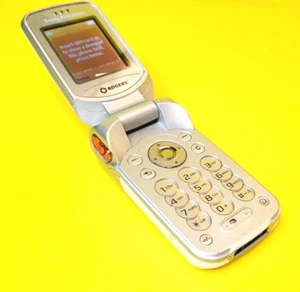 *RECREATIONAL USE ONLY* SONY ERICSSON WALKMAN W300i FLIP COLLECTION CELL PHONE - Picture 1 of 10