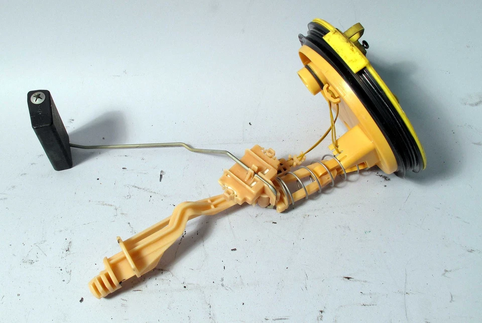 Unidad de envío de nivel de combustible del lado izquierdo BMW E39 serie 5 1997-2003 OEM USADO Foto 1 de 4