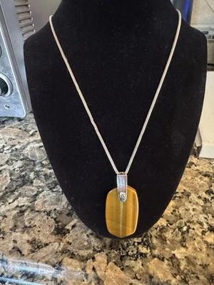 "Collar colgante Kendra Scott oro 30"" con piedra marrón/dorada y cadena ajustable" Foto 1 de 2