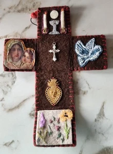 Pocket Altar Shrine Catholic Eucharist Crucifix Blessed Mother Mary Peace Dove - Picture 1 of 9