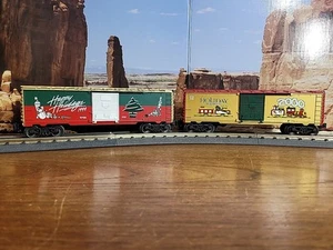Lionel O Gauge 1999/2000 Christmas Boxcars - Picture 1 of 24