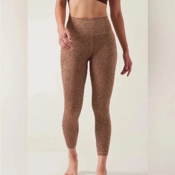 Leggings Athleta Mujer Estampado Leopardo Saludo Alijo Bolsillo II Estampado 7/8 S Foto 1 de 4