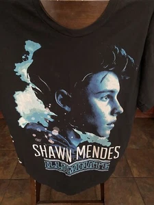 Shawn Mendes Illuminate 2017 World Tour Black Tee Shirt Chicago Adult XL - Picture 1 of 4