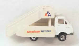Tomica vintage Toyota Hi Ace American Airlines AA 1/64 - Foto 1 di 6