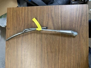 1969 - 1974 Volvo 140 / 142 / 144 / 145 Windshield Wiper Arm #2 610251 821450 - Picture 1 of 9
