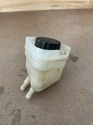 Depósito de freno cilindro maestro Porsche 914 Foto 1 de 4