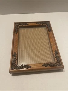 Cornice portafoto vintage in legno con impedimenti intagliati - ottima 5 x 7 - Foto 1 di 4