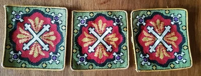 tapisseries Religieuses-3 ornements liturgiques aux petits points -12 cm x 12 cm - Photo 1/3