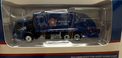 First Gear Republic Services 1/87 Rear Load Garbage Truck Brand New - Image 1 of 4