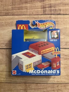 Hot Wheels Sto & Go - McDonald's Drive Through Window with Menu - Blue Car 1995 - Picture 1 of 9