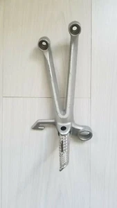 SUZUKIGSXR1000 K5 K6 FUSSAUFHÄNGER HINTEN RECHTS - Bild 1 von 3