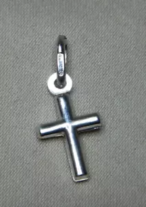 VINTAGE WHITE 9ct GOLD CROSS TINY PENDANT OR CHARM BY UNOAERRE OF ITALY 3710 - Picture 1 of 4
