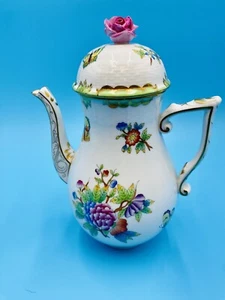 HEREND PORCELAIN HANDPAINTED QUEEN VICTORIA COFFEE POT 612/VBO - Picture 1 of 9