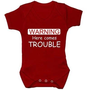 Warning Trouble Strampler Body Strampler Weste T-Shirt NB-24m Junge Mädchen lustig Geschenk - Bild 1 von 6