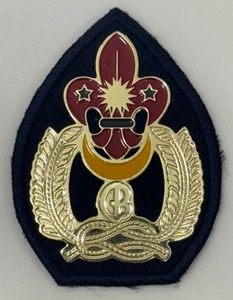 SCOUTS OF MALAYSIA / MALAYSIAN - SCOUT LEADER METAL FORAGE MÜTZENABZEICHEN (VAR. A) - Bild 1 von 2