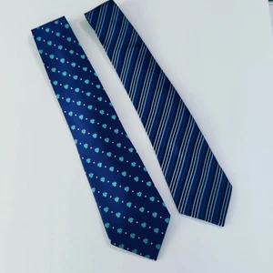 Lote de 2 Corbatas de Poliéster Rene Chagal Beso Azul Verde Negro Rayas Trébol - Imagen 1 de 5