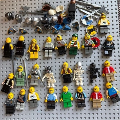 LEGO Castle 7094 and 7093 Classic Minifigures Lot - Image 1 of 4
