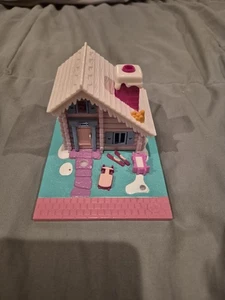 Vintage 1993 Polly Pocket Ski Lodge Bluebird Toys Missing Christmas Tree - Picture 1 of 5