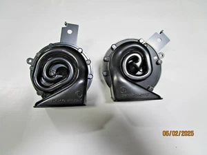 1968-1972 Corvette C-3  New GM Restoration RT & LT Horns - Bild 1 von 8