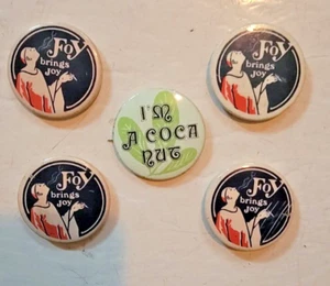 4 VINTAGE FOY BRINGT JOY METALLPINS 1 I'M A COCA NUT PIN HOUSE OF RIPPS 1960er - Bild 1 von 8