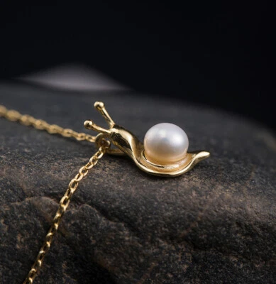 K04 Anhänger Schnecke mit weißer Perle Silber 925 vergoldet Kette - Bild 1 von 4