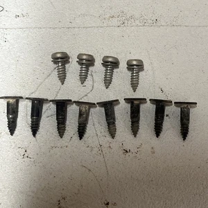 1989 Ford F-150 Lariat Inner Tailgate Trim Mounting Bolts Hardware - Bild 1 von 2