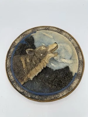 3D Wolf Plate 1997 Gray Rock Collection Amy & Addy Howling At The Moon 8 Inch - Image 1 of 4