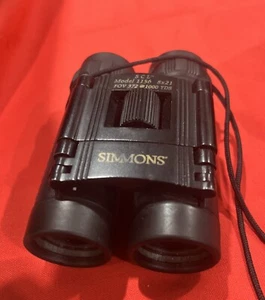 Simmons Compact Binoculars SCL Model 1156 8x21 Field of View 372 FT- 1,000 yards - Picture 1 of 3