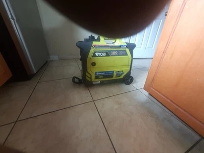 Generador portátil a gasolina RYOBI 6.500 vatios con sensor de apagado de CO Foto 1 de 3