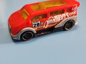 2.5" Hot Wheels 2015 Speedbox HW Race #28 Red With Gray Flares Damaged Axel - Picture 1 of 9