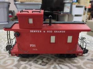 G Scale - Lionel Trains 8-87701 - Denver and Rio Grande D.&R.G. Caboose #701 - Picture 1 of 11