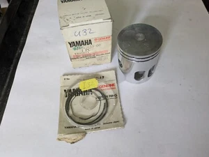 Yamaha Piston & Ring Set 0.25mm 1st OS 5J1-11635-00 3M8-11610-12 RD80 DT80 YSR80 - Picture 1 of 2
