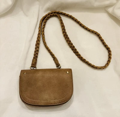 Cartera Bandolera Anthropology Pequeña de Cuero Tostado con Correa Trenzada Foto 1 de 4