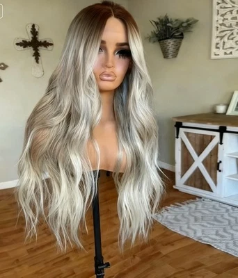 Peluca frontal de encaje 26 pulgadas 13X4 cabello humano peluca rubia prearrancada ombre resaltada Foto 1 de 4