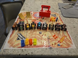 Lote de 9 camiones Monster Jam Hot Wheels con juego - Imagen 1 de 12