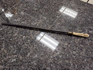 Seltener Fruchtbarkeitsstab 18 1/2 Zoll mit elfenbeinfarbenem Griff mit Holzgriff in Penisform - Bild 1 von 3